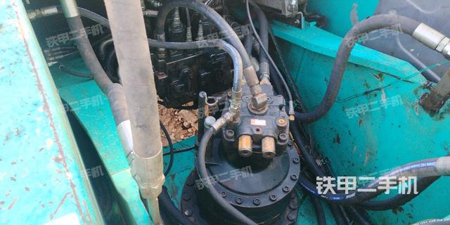 回转马达和主控阀（整机外观）