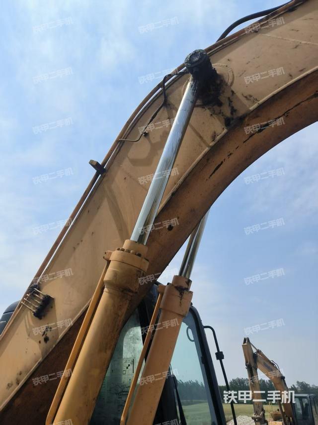 駕駛室整體(整機外觀) 駕駛室整體(整機外觀)