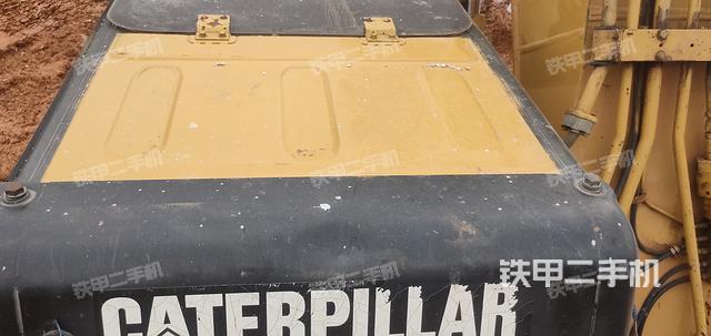 驾驶室顶部(整机外观) 驾驶室顶部(整机外观)