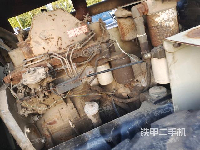 發(fā)動(dòng)機(jī)艙全景（壓路機(jī)發(fā)動(dòng)機(jī)艙）