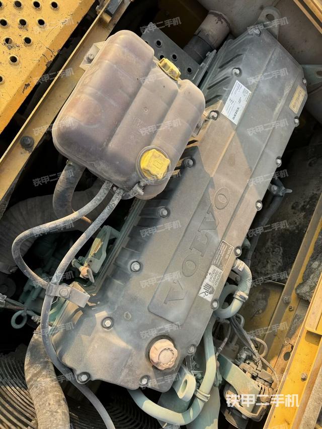 發(fā)動機整體俯視(整機外觀) 發(fā)動機整體俯視(整機外觀)