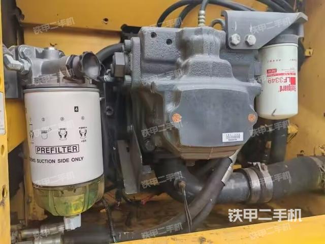 液壓泵艙室正面整體(整機(jī)外觀) 液壓泵艙室正面整體(整機(jī)外觀)