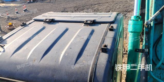 驾驶室顶部（整机外观）