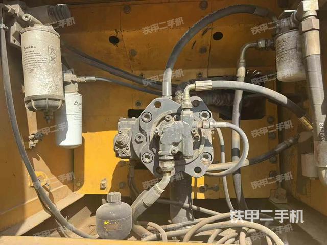 液壓泵艙室正面整體(整機(jī)外觀) 液壓泵艙室正面整體(整機(jī)外觀)