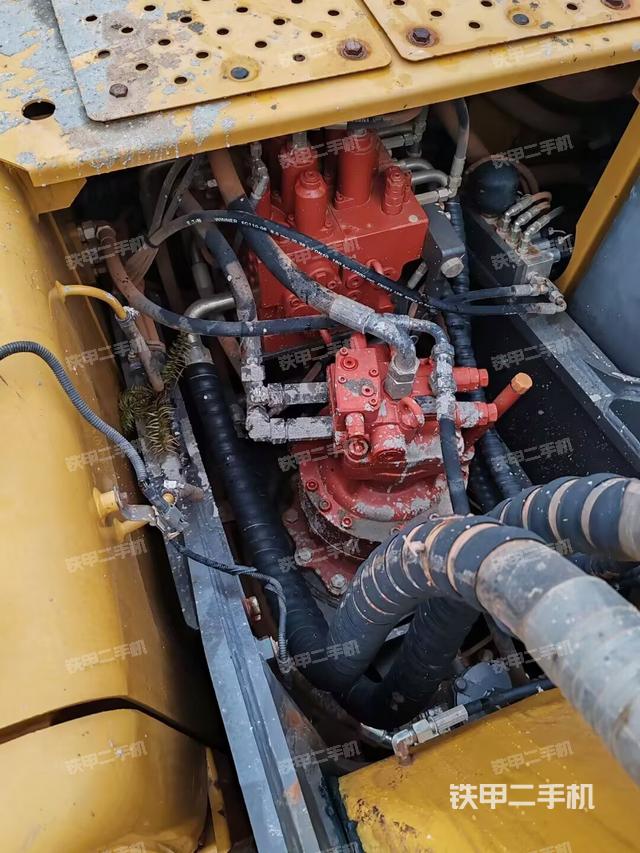 回转马达和主控阀（整机外观）