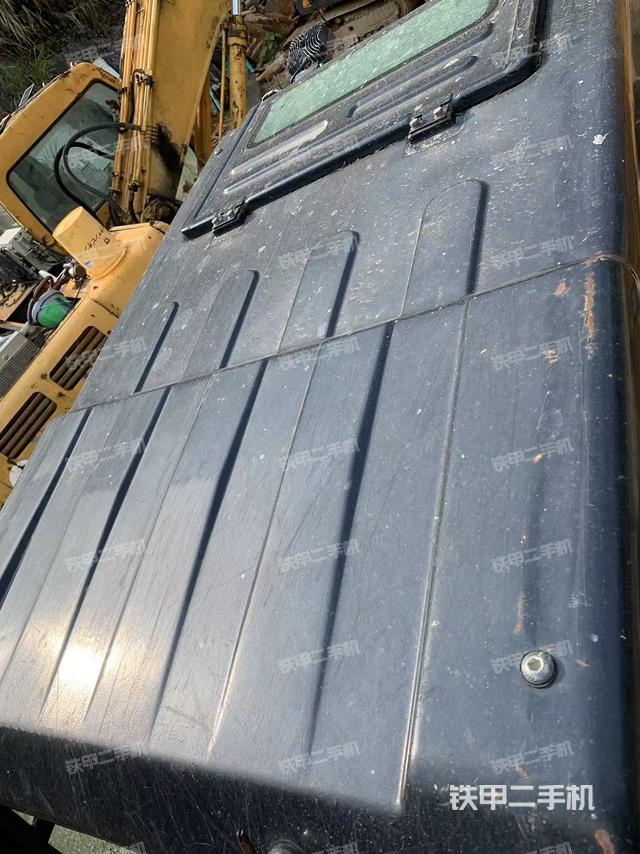 駕駛室頂部（整機外觀）