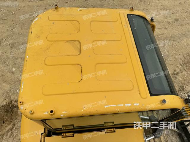 駕駛室頂部(整機(jī)外觀) 駕駛室頂部(整機(jī)外觀)