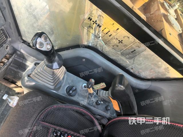 座椅左侧控制台/音响/含左手柄（驾驶室部分）