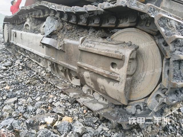 右侧履带整体(行走机构) 右侧履带整体(行走机构)