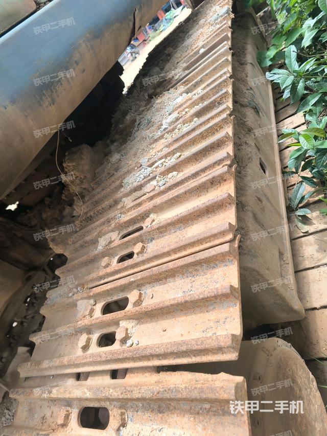 右側(cè)履帶整體(行走機(jī)構(gòu)) 右側(cè)履帶整體(行走機(jī)構(gòu))