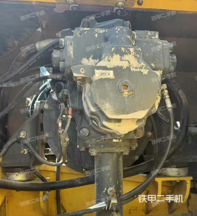 液壓泵艙室正面整體(整機(jī)外觀) 液壓泵艙室正面整體(整機(jī)外觀)