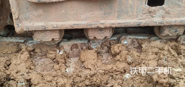 单侧履带整体(整机外观) 单侧履带整体(整机外观)