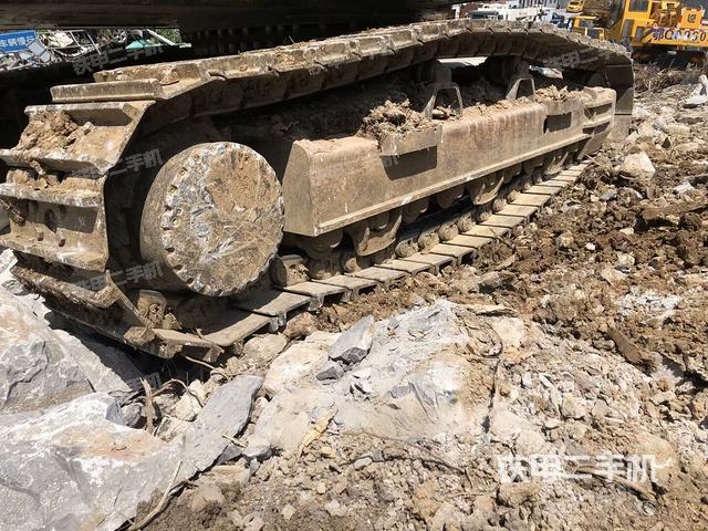 右侧履带整体(行走机构) 右侧履带整体(行走机构)