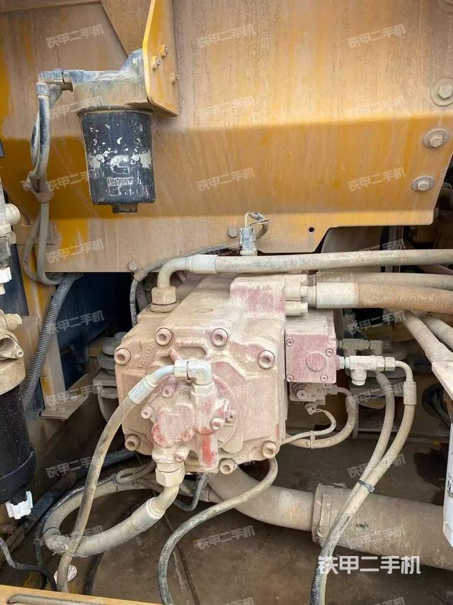 液壓泵艙室正面整體(整機(jī)外觀) 液壓泵艙室正面整體(整機(jī)外觀)