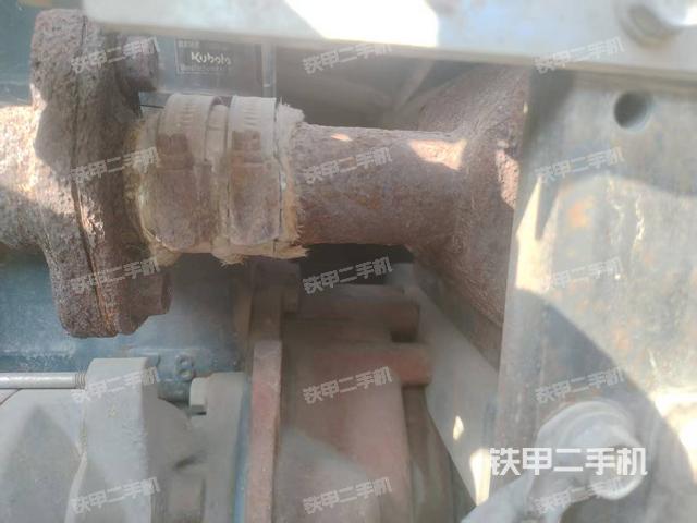 液压泵舱室正面整体（整机外观）