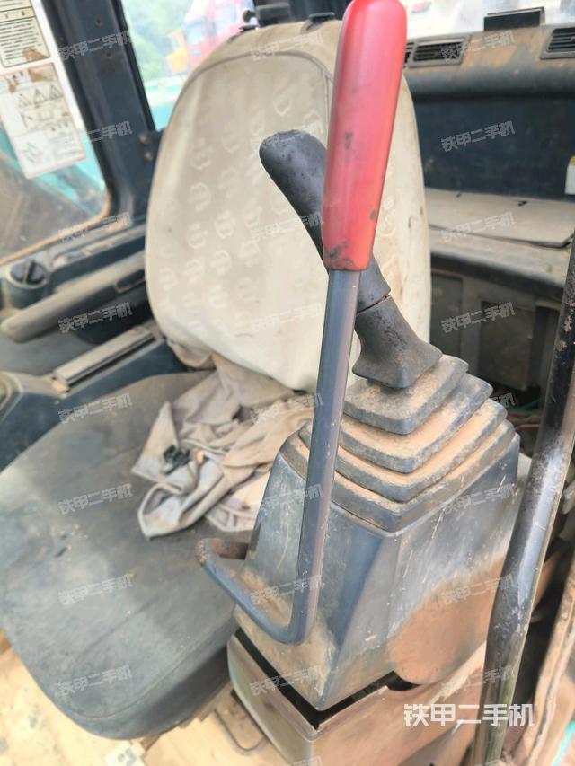 座椅右側(cè)控制臺(tái)/鑰匙門/油門/含右手柄(駕駛室部分) 座椅右側(cè)控制臺(tái)/鑰匙門/油門/含右手柄(駕駛室部分)