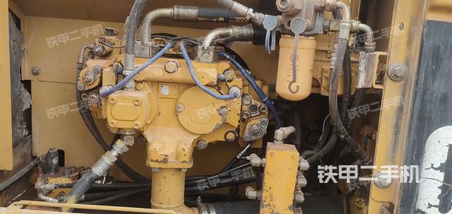 液压泵舱室正面整体(整机外观) 液压泵舱室正面整体(整机外观)