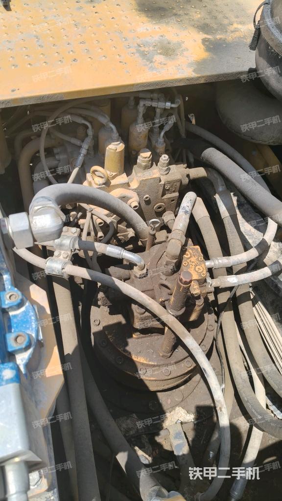 回转马达和主控阀（整机外观）