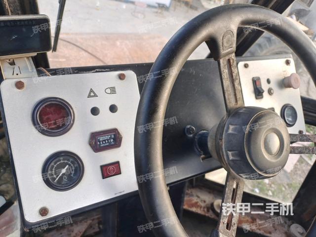 后玻璃角標(biāo)（壓路機(jī)駕駛室）