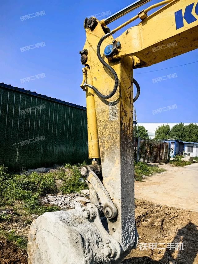 小臂整體左后(工作和回轉裝置) 小臂整體左后(工作和回轉裝置)
