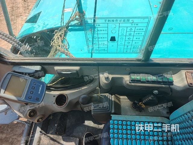 驾驶室操作台（设备外观及核心部件）