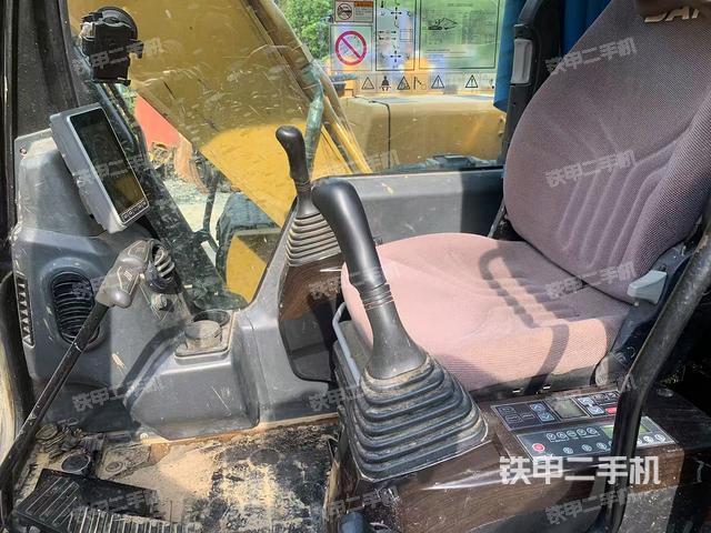 駕駛室整體（整機外觀）