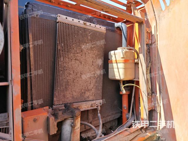 散熱器正面(大件艙室) 散熱器正面(大件艙室)