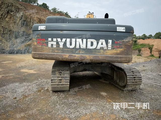 駕駛室頂部(整機外觀) 駕駛室頂部(整機外觀)