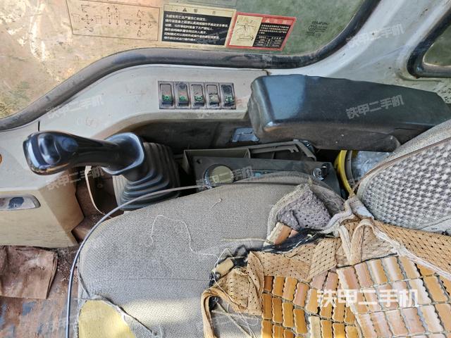 座椅右側(cè)控制臺(tái)/鑰匙門/油門/含右手柄(駕駛室部分) 座椅右側(cè)控制臺(tái)/鑰匙門/油門/含右手柄(駕駛室部分)