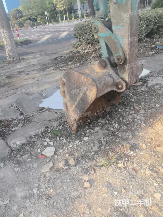 鏟斗右后整體（工作和回轉(zhuǎn)裝置）