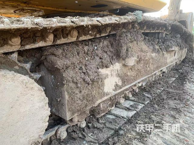 單側(cè)履帶整體(整機(jī)外觀) 單側(cè)履帶整體(整機(jī)外觀)