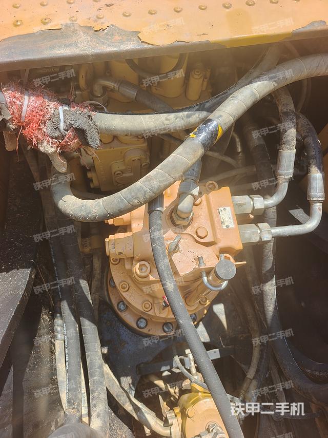 回转马达和主控阀（整机外观）