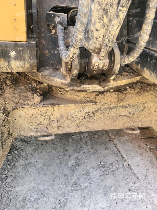 转盘和下车架正前（工作和回转装置）