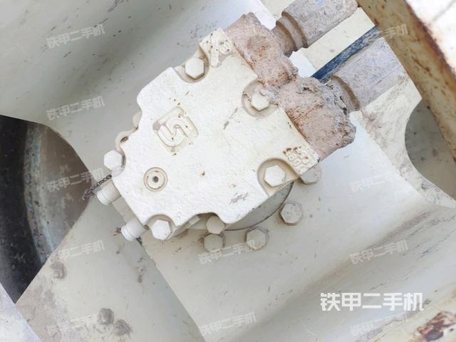 正后側(cè)（壓路機(jī)前后車架）