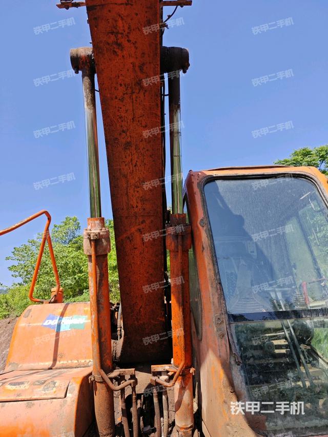 大臂油缸整體?豎拍(工作和回轉(zhuǎn)裝置) 大臂油缸整體?豎拍(工作和回轉(zhuǎn)裝置)