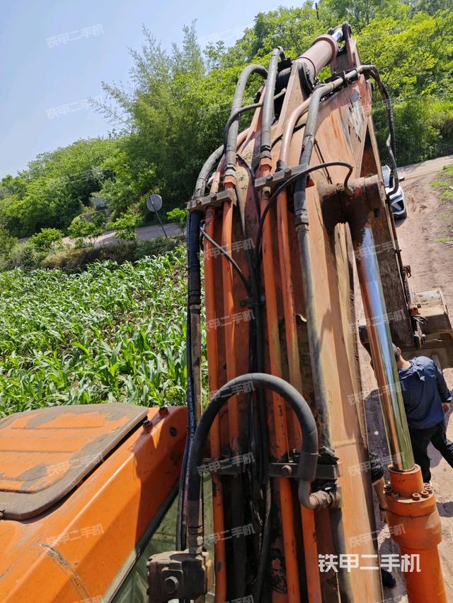 大臂背部俯視(工作和回轉(zhuǎn)裝置) 大臂背部俯視(工作和回轉(zhuǎn)裝置)