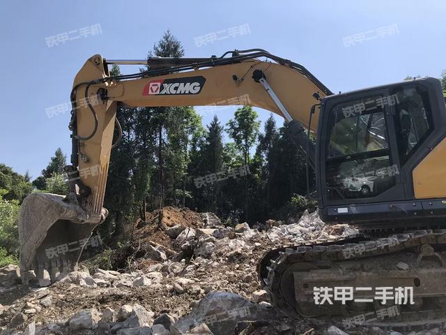 大臂油缸整体 竖拍(工作和回转装置) 大臂油缸整体 竖拍(工作和回转装置)