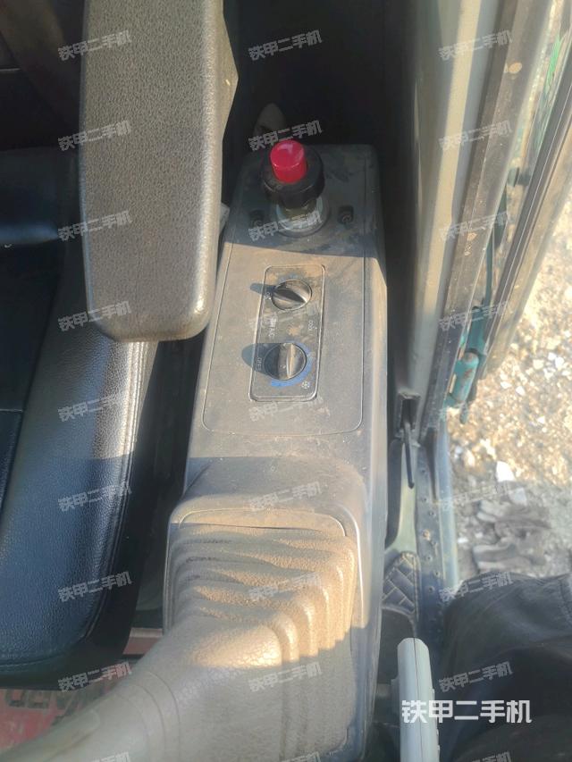 座椅左側(cè)控制臺(tái)/音響/含左手柄（駕駛室部分）