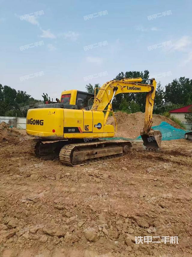 駕駛室整體(整機(jī)外觀) 駕駛室整體(整機(jī)外觀)