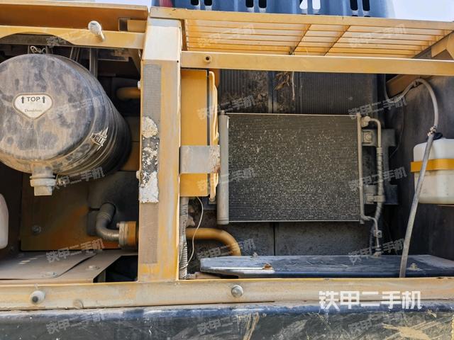 散熱器正面(大件艙室) 散熱器正面(大件艙室)