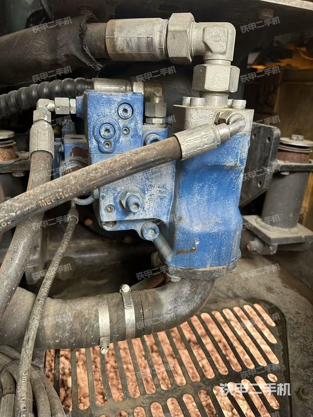 液壓泵艙室正面整體(整機(jī)外觀) 液壓泵艙室正面整體(整機(jī)外觀)