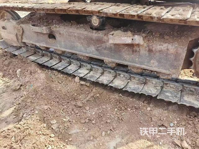 单侧履带整体(整机外观) 单侧履带整体(整机外观)