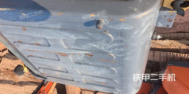 驾驶室顶部（整机外观）