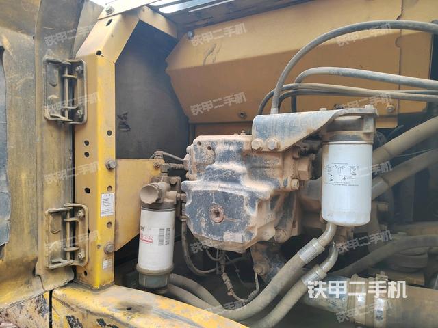 液壓泵艙室正面整體（整機(jī)外觀）