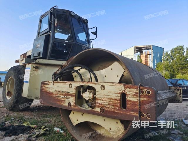 右前45°（壓路機(jī)整機(jī)外觀）