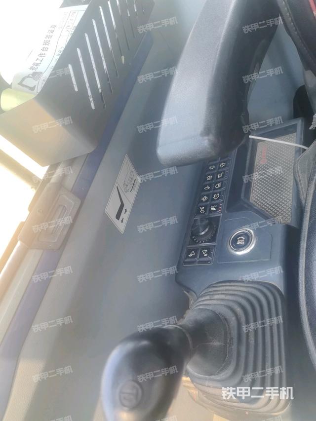 座椅右側(cè)控制臺/鑰匙門/油門/含右手柄（駕駛室部分）