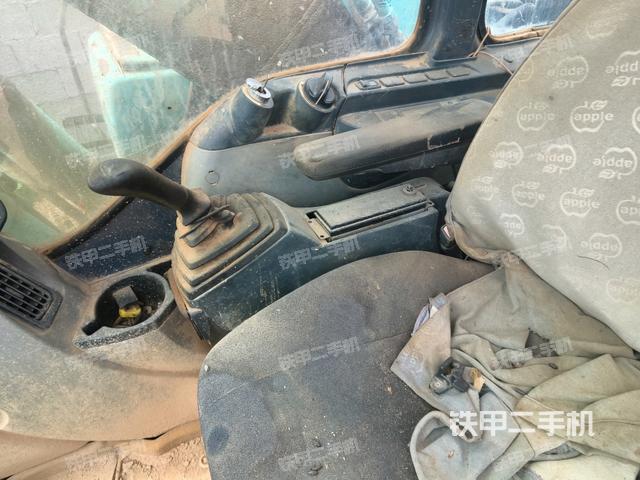 左后方玻璃角標(biāo)(駕駛室部分) 左后方玻璃角標(biāo)(駕駛室部分)