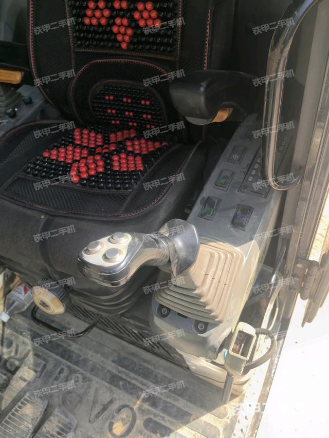 座椅右侧控制台/钥匙门/油门/含右手柄（驾驶室部分）