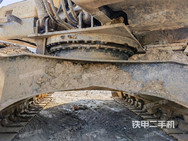轉(zhuǎn)盤和下車架正前(工作和回轉(zhuǎn)裝置) 轉(zhuǎn)盤和下車架正前(工作和回轉(zhuǎn)裝置)