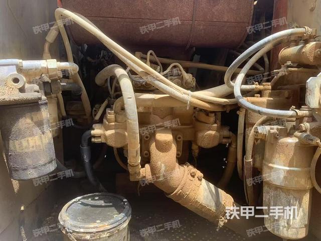 液壓泵艙室正面整體(整機(jī)外觀) 液壓泵艙室正面整體(整機(jī)外觀)